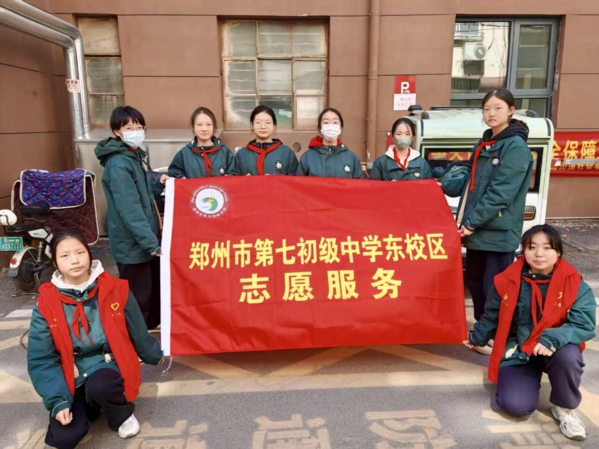 学子化身“社区小管家” (6)